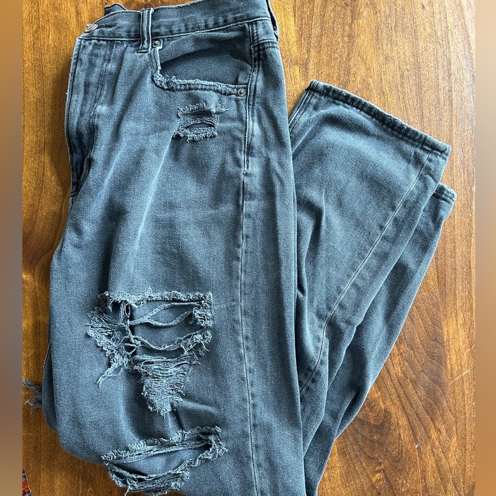 American Eagle Black distressed Jean
